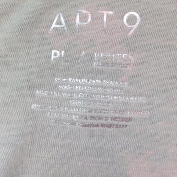 NWOT  Woman's Tee - Picture 3 of 6